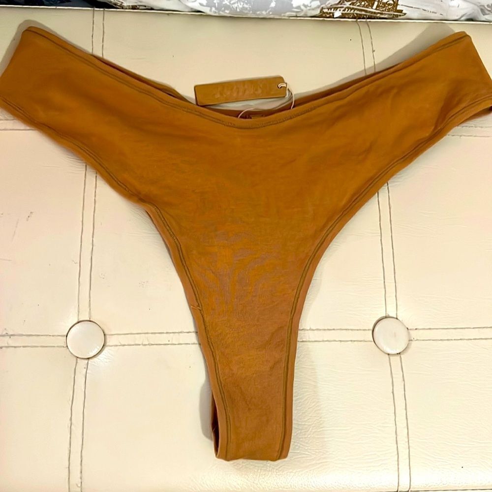 Skims PLUS Camel Thong Panty Sz 4X